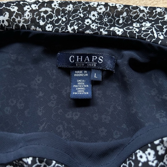 Chaps skirt lined with layered hem. Small floral pattern - Picture 3 of 3